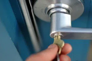 Neighborhood Locksmith Store Tampa, FL 813-778-0346 - key-broke-in-lock